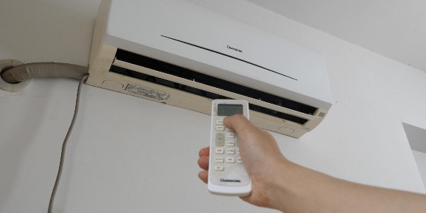 使用空調(diào)控制器時(shí)空調(diào)制冷不制熱